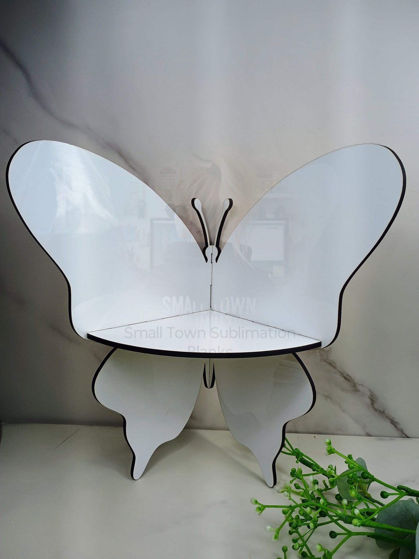 Butterfly corner wall shelf