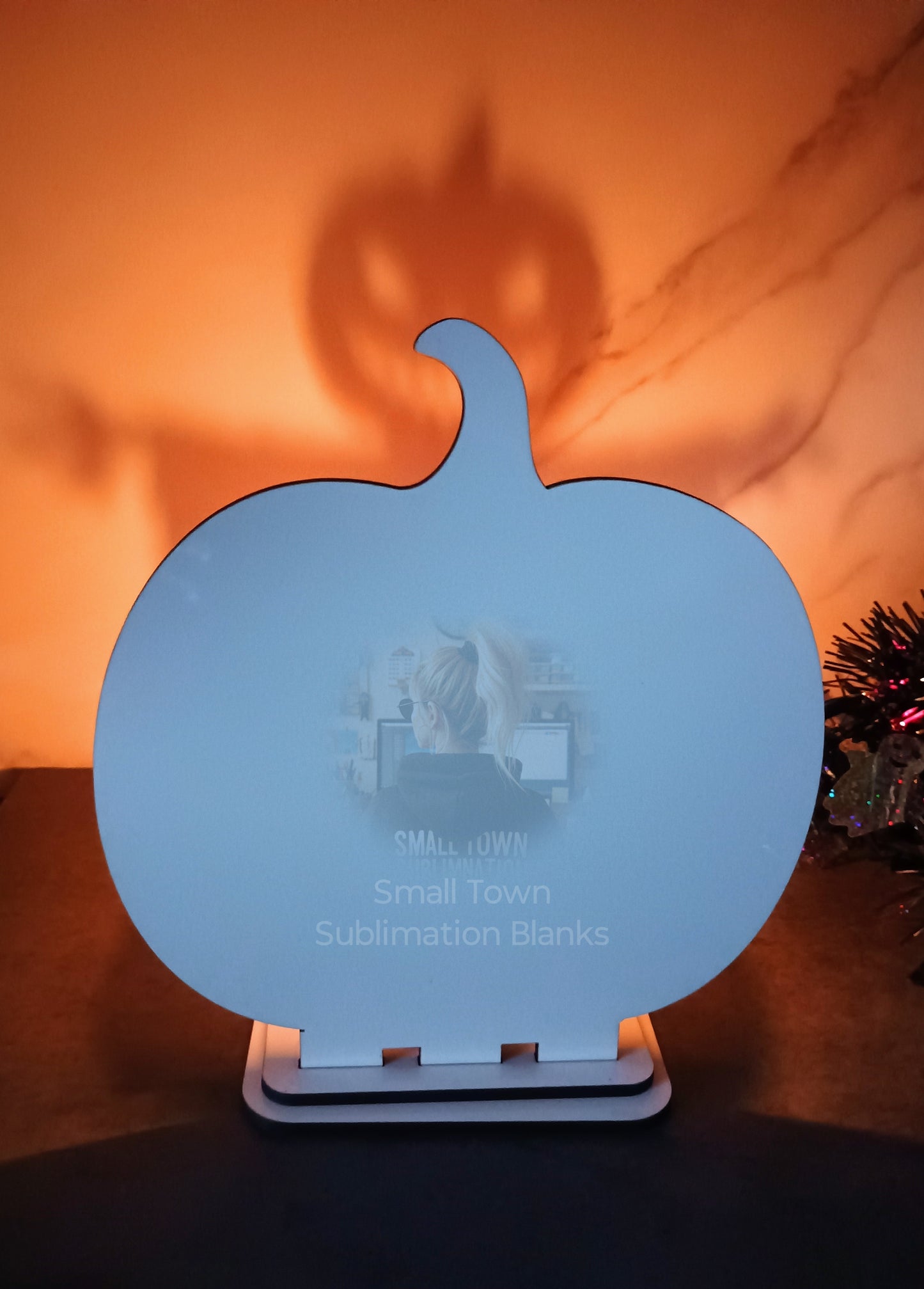 Pumpkin/scarecrow wall reflecting candle holder