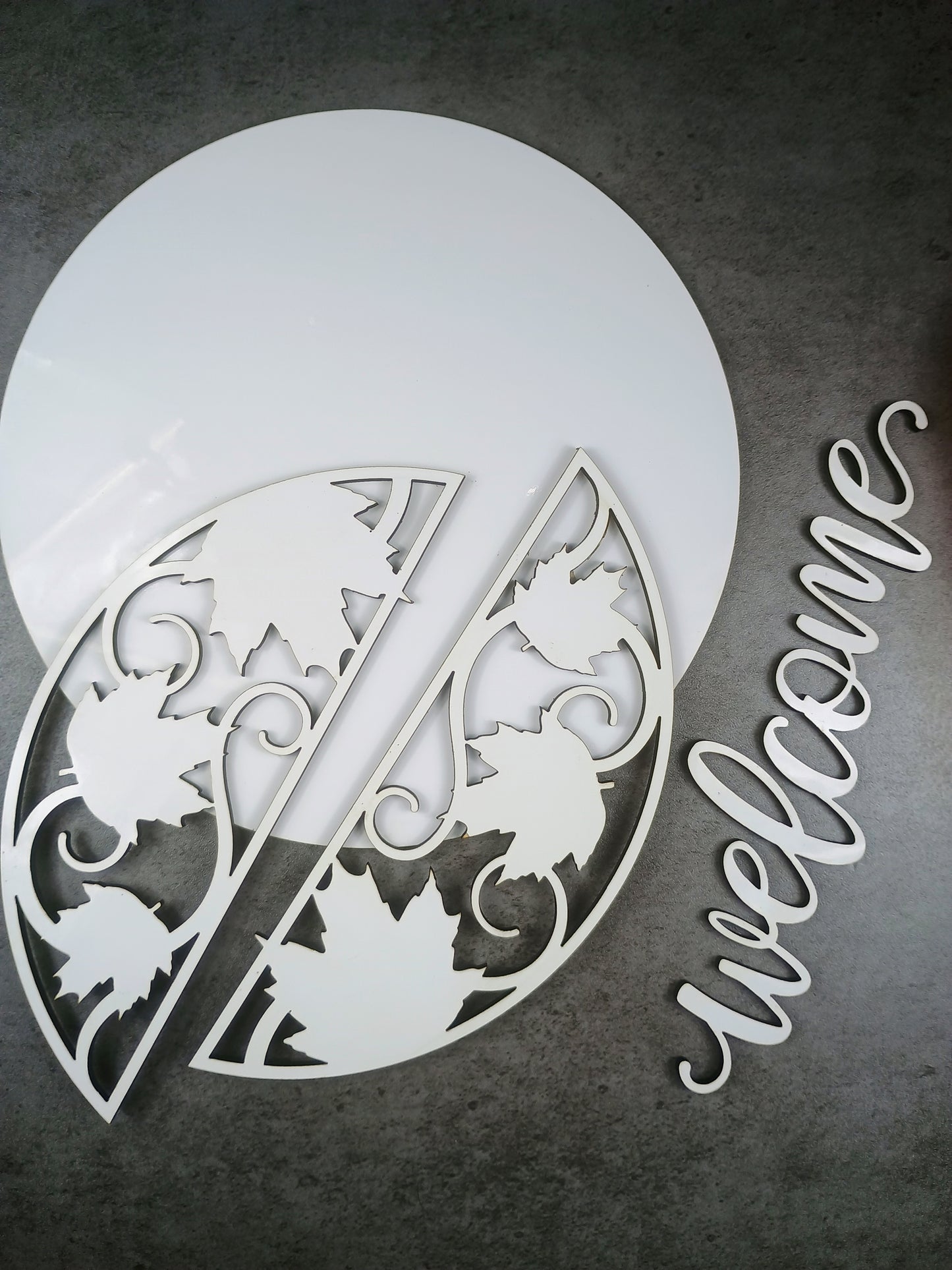 Welcome leaf round