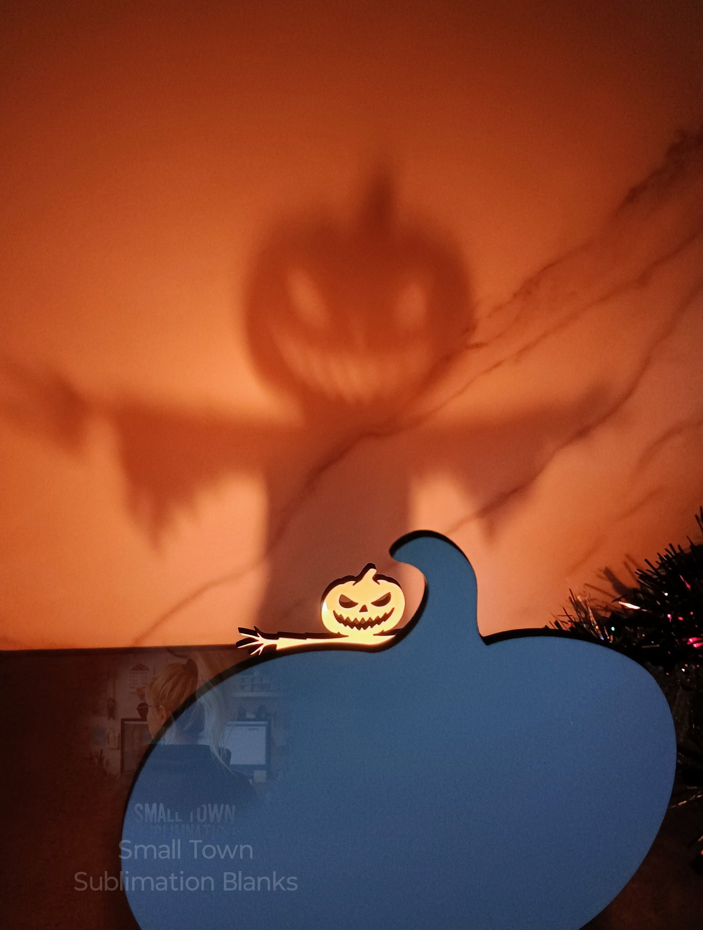 Pumpkin/scarecrow wall reflecting candle holder