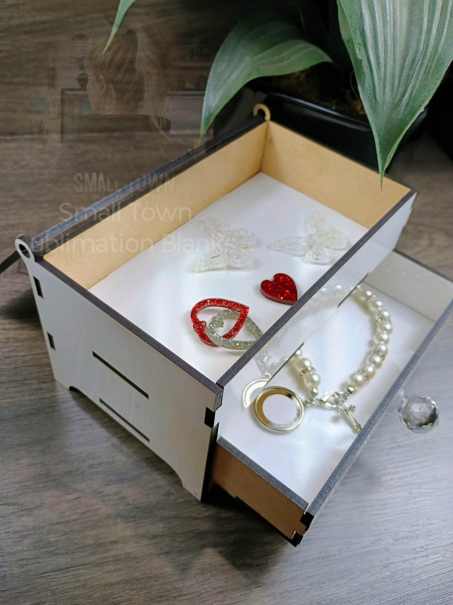 Jewelry box