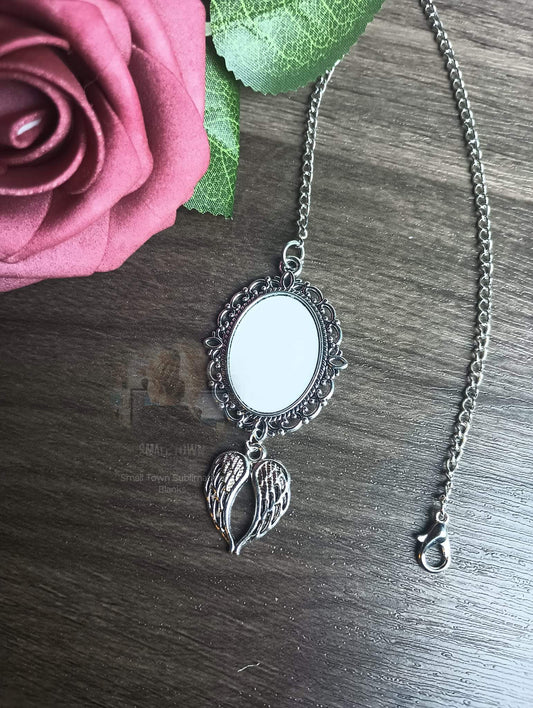 Memorial charm with angel wings