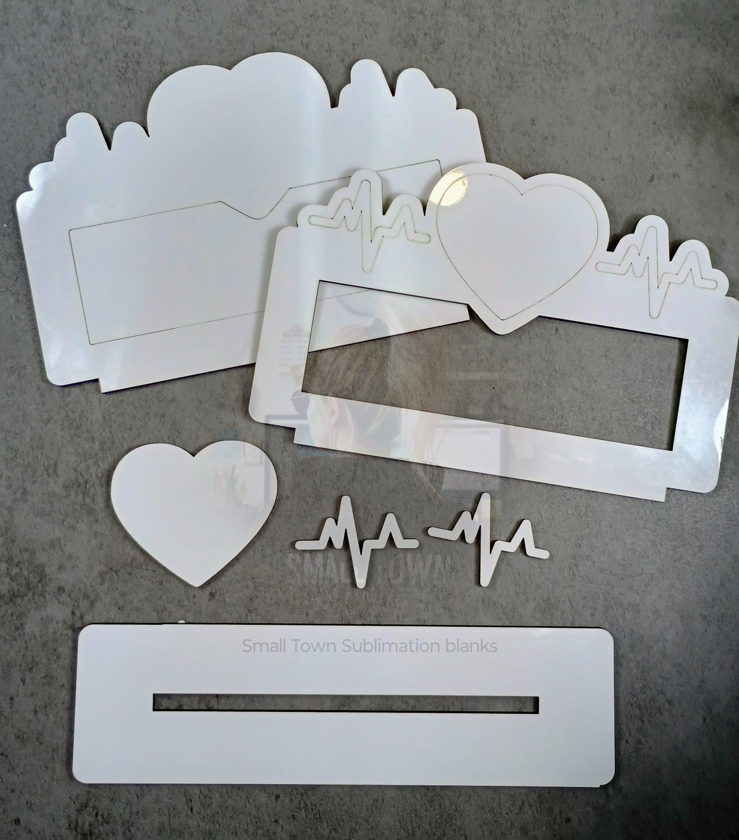 Heartbeat frame shelf sitter