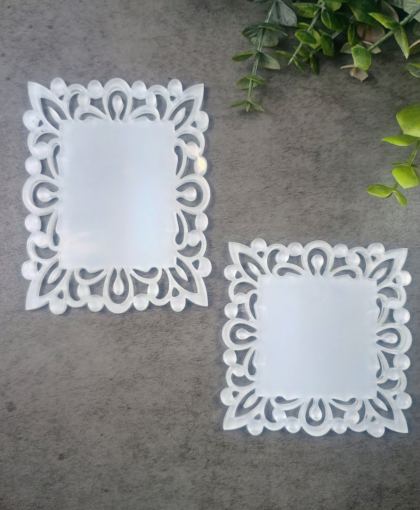 Decorative clear acrylic magnet set