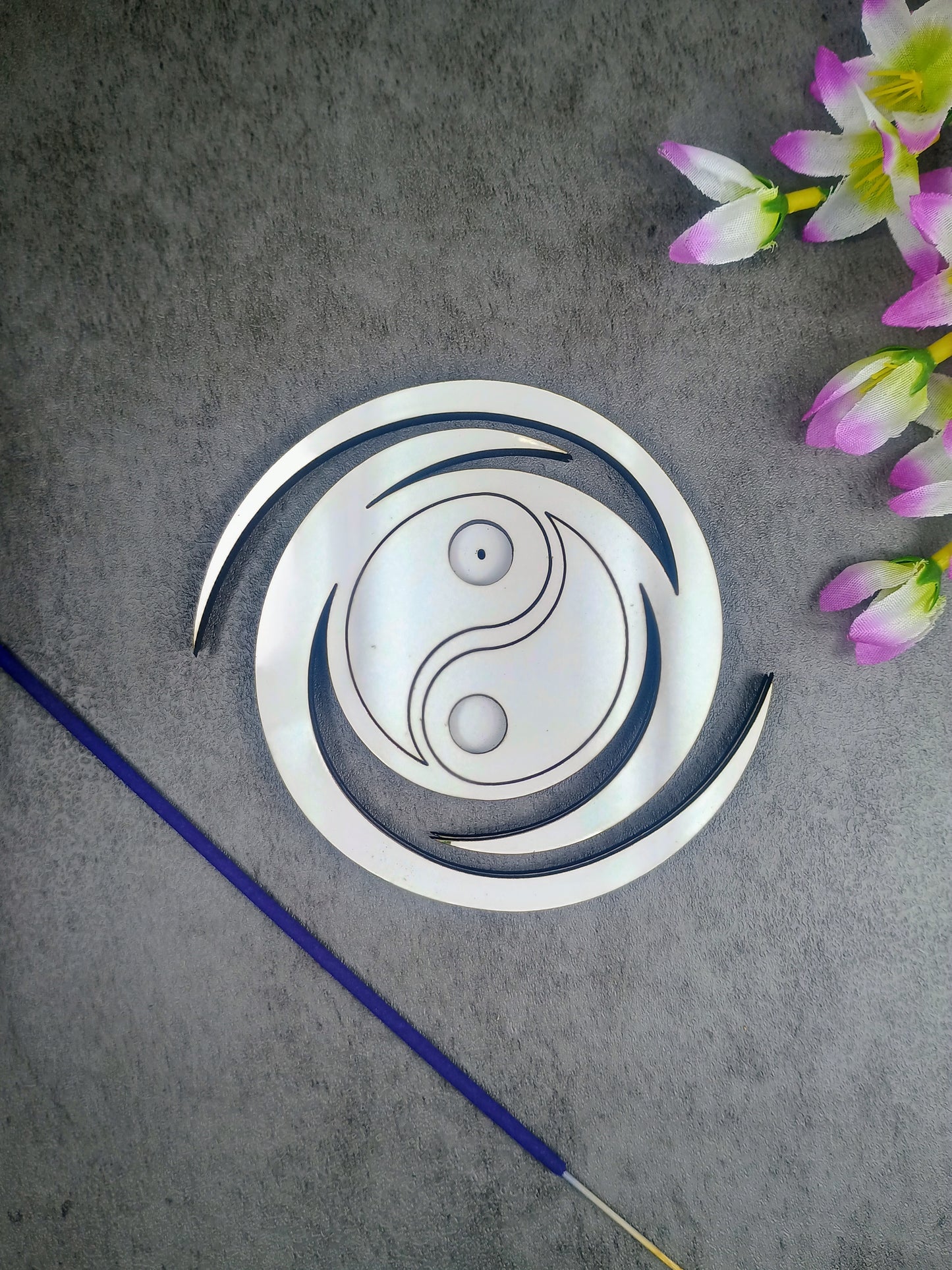 Yin yang inscents holder