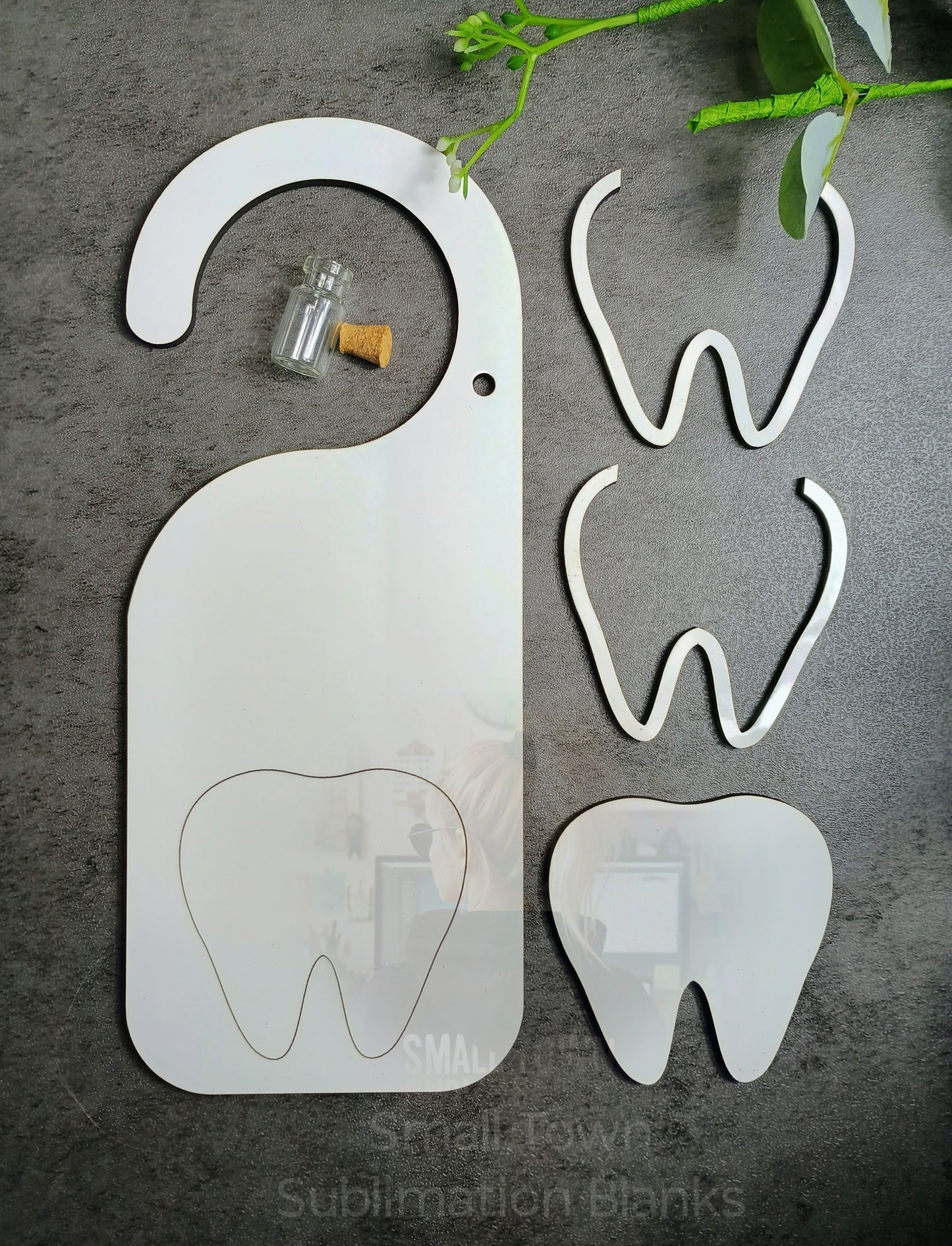 Door hanger / Tooth fairy hanger. Door knob, money holder
