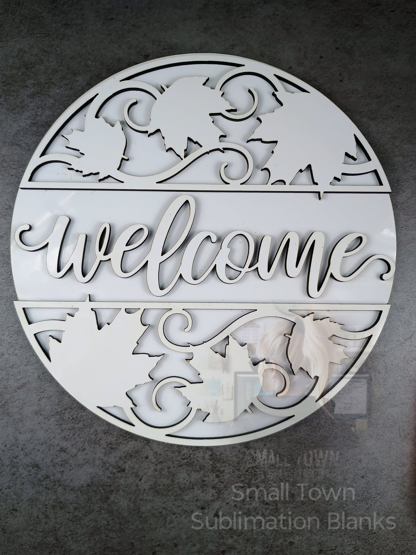 Welcome leaf round