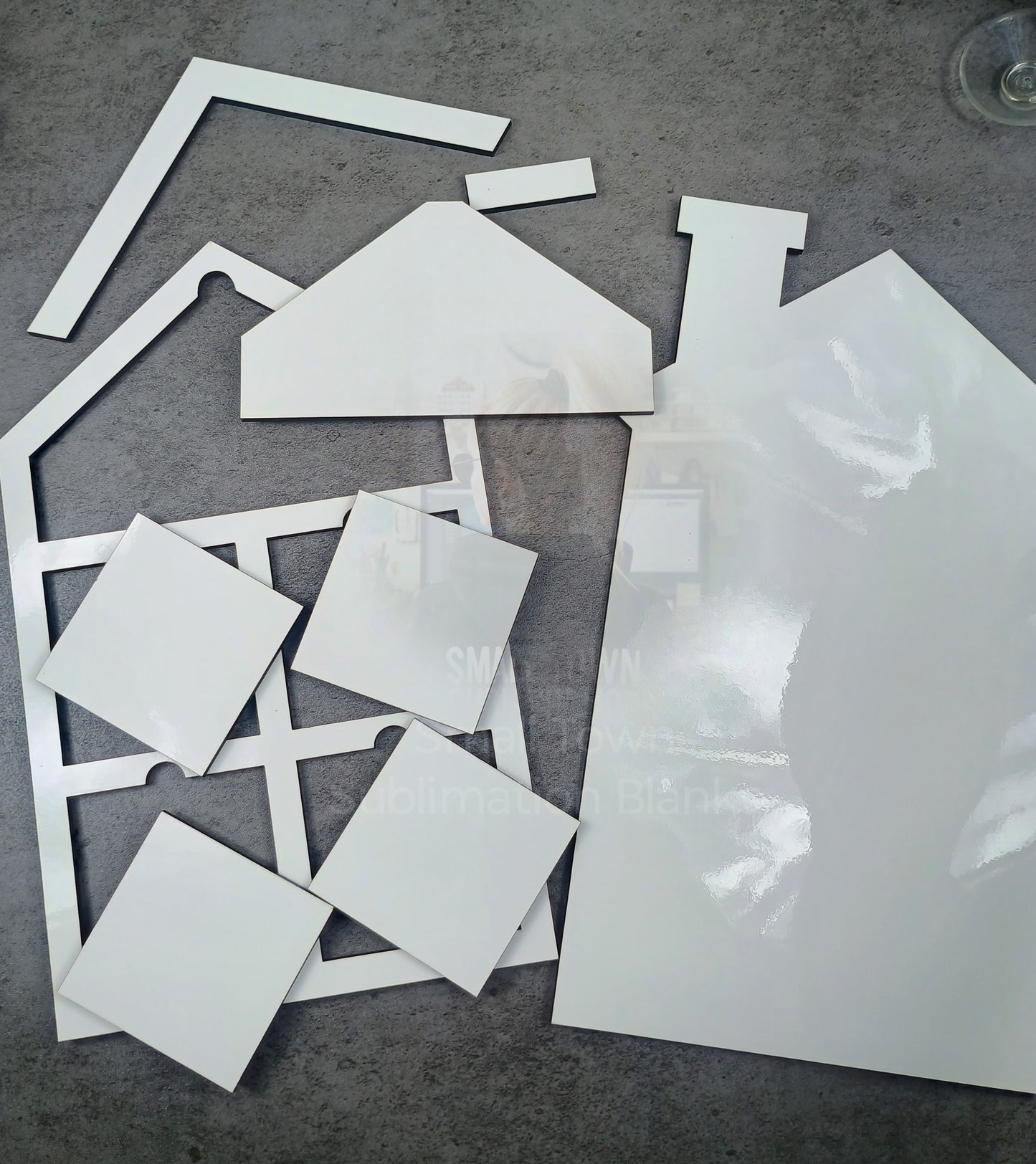 Interchangeable house set pieces