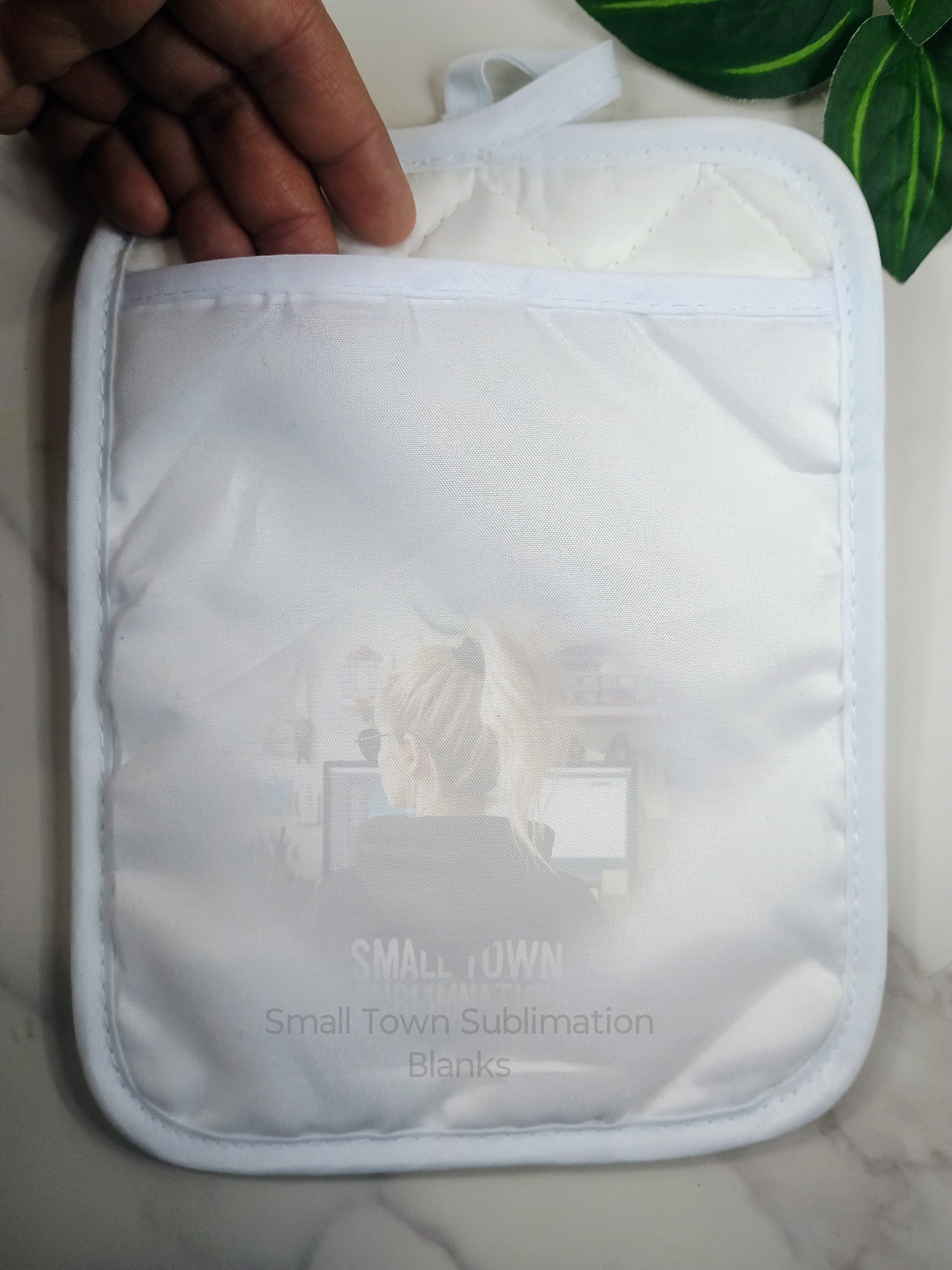 Pot holder with pocket