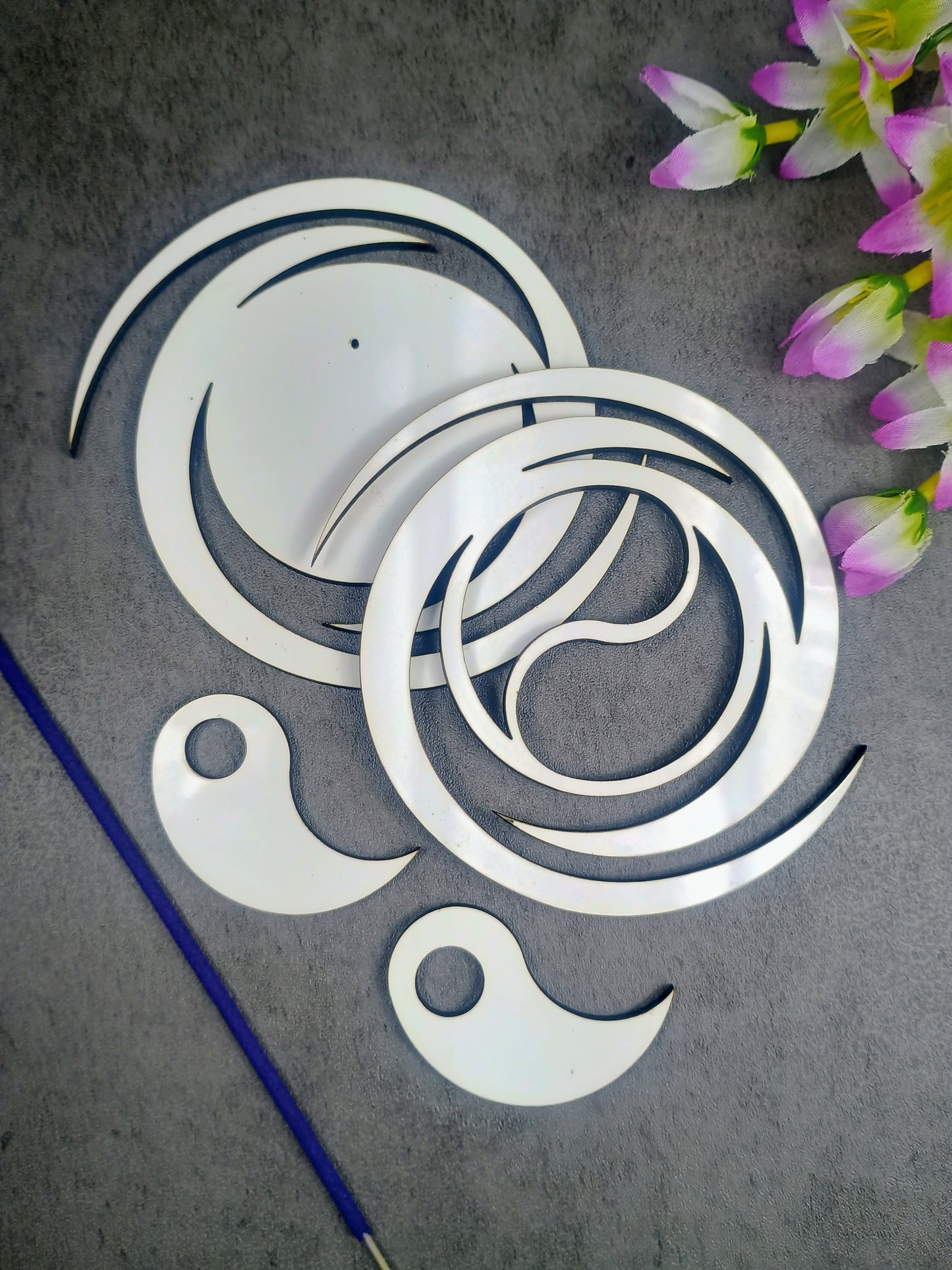 Yin yang inscents holder